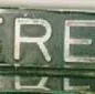 Taxi-Freizeichen „FREI“ als geprägtes Metallschild.